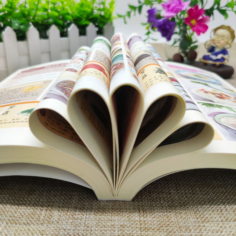 現代家庭防病祛病食療寶典，內含上百種中藥食譜的教學與詳細講解，圖文並茂，彩圖繪製，簡單易讀，教你掌握中醫手法，幫助自身掌握一技之長！